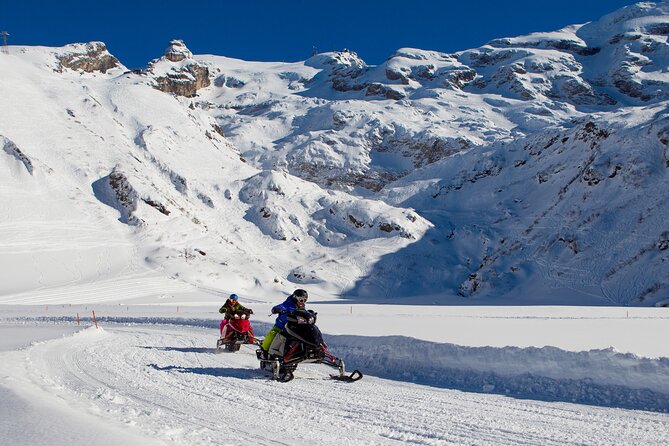 Excursión de un día en moto de nieve al Monte Titlis desde Zúrich